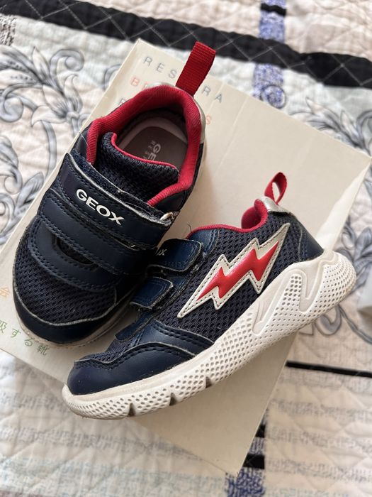 Детский кроссовки. Размер 25. Цена 5000