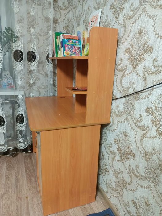 Продам компьютерный стол