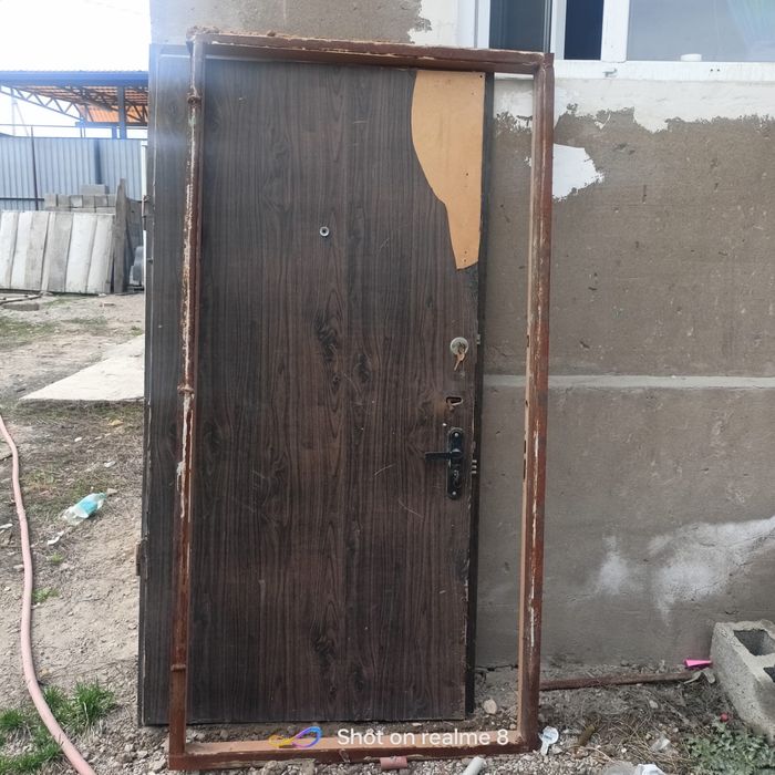 Продам железную дверь б/у