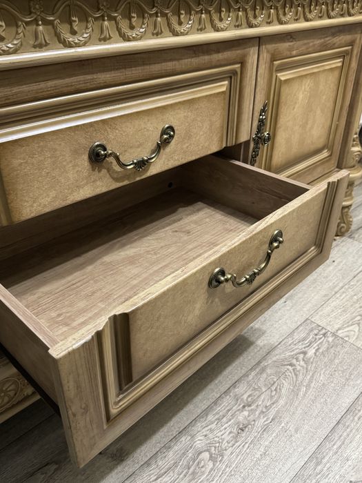 Деревянный комод