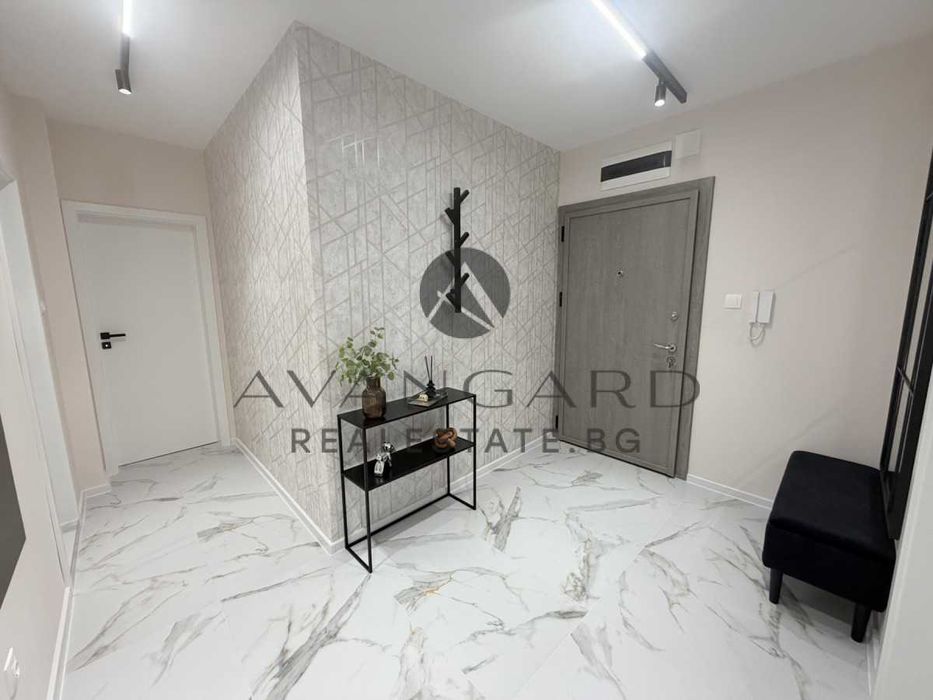 оф.25472 Дизайнерски тристаен/ Съдийски