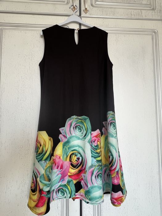 Продам женские платья