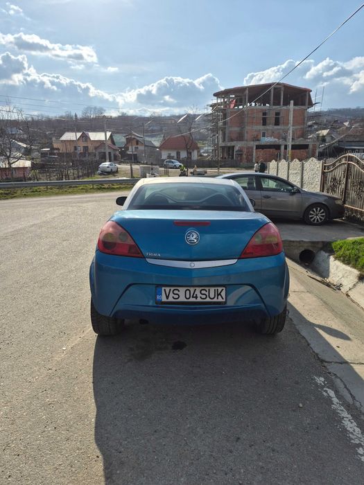 Mașina cabrio al