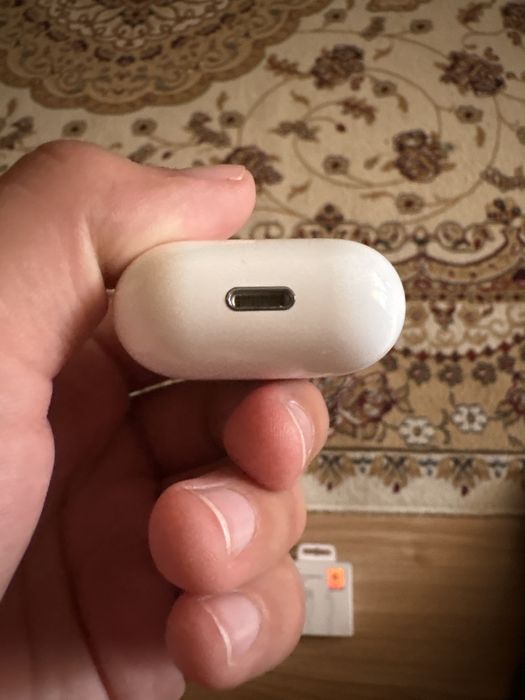 Airpods 2 и зарядка Lightning