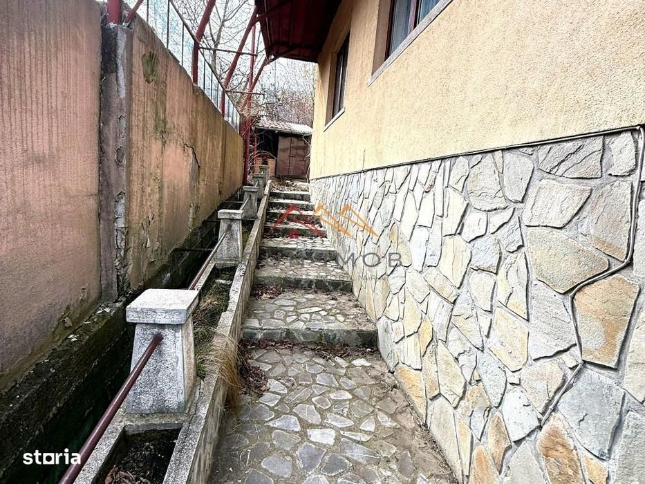 Vila 7 camere, an 1984, garaj, terasa, teren 604 m2, Poiana Campina,PH