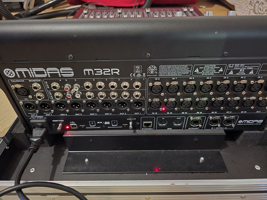 Midas M32 live  scene bune schimb cu L3600FD dynacord