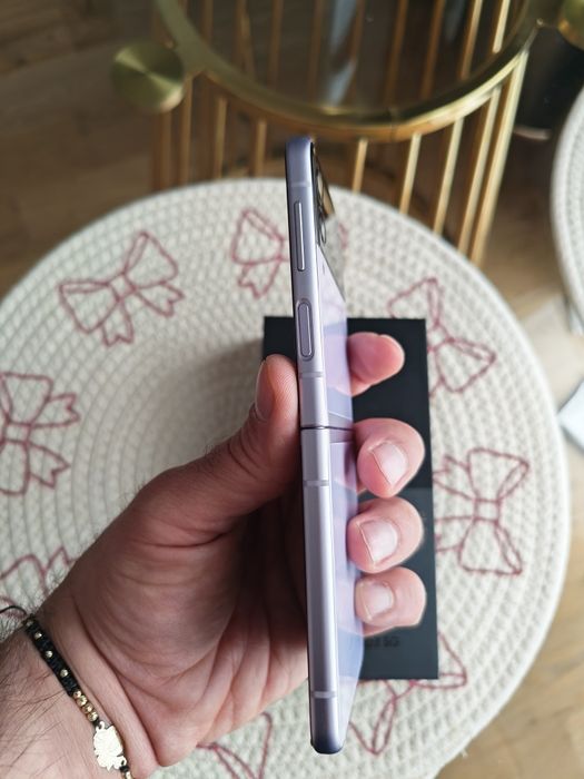 Galaxy Z Flip3 5G Lavender 
Lavender, 128 GB
Lavender, 128 GB
Lavender