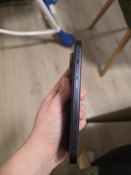 Продавам Iphone 15 pro