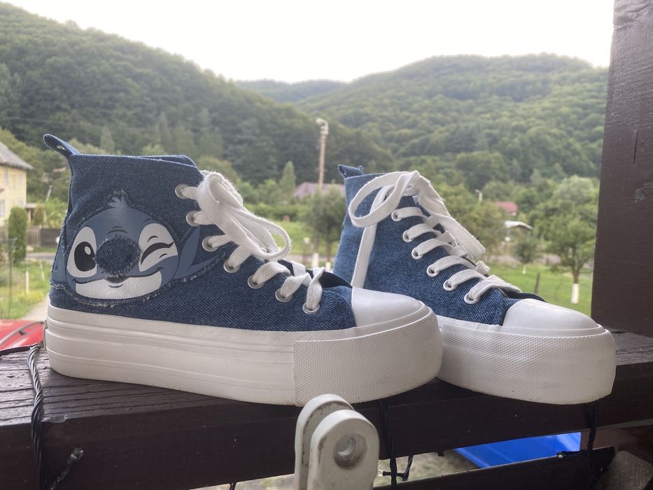 Vand urgent !!Tenesi stitch marimea 37