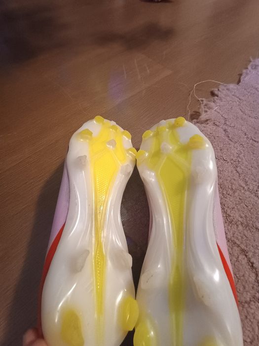 Vând ghete de fotbal crazy fast,mărimea 38,250 RON,nu ofer transport!