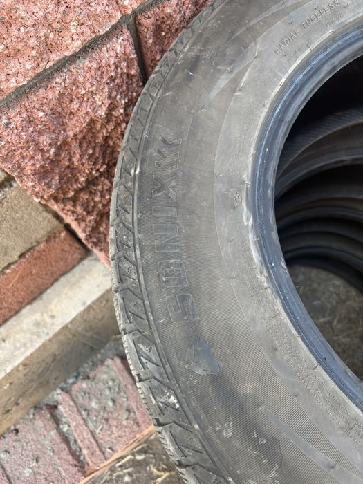 Продам резину SONIX  285/60r18