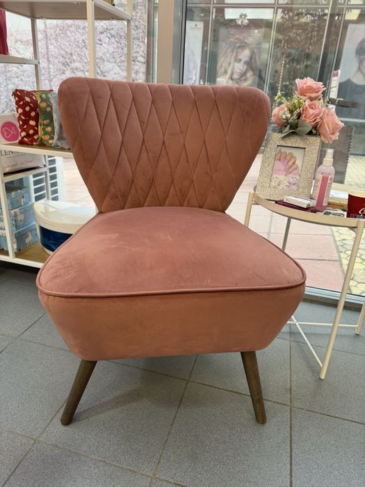 Кресло/Стол цвят пепел от рози