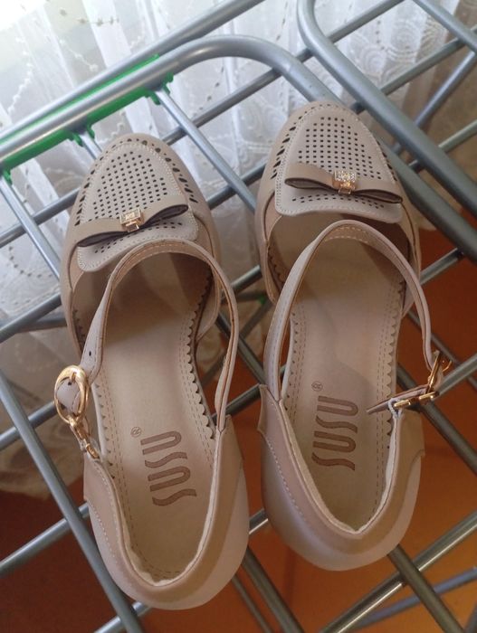 Босоножки женские