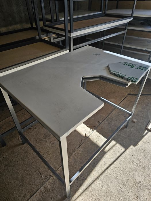 Столы стеллажи полки для ветеринарных клиник  лаборатории и общепита