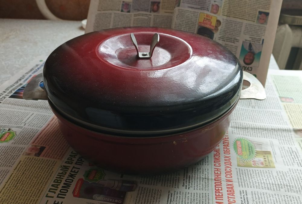 Кастрюля с тефлоновым покрытием