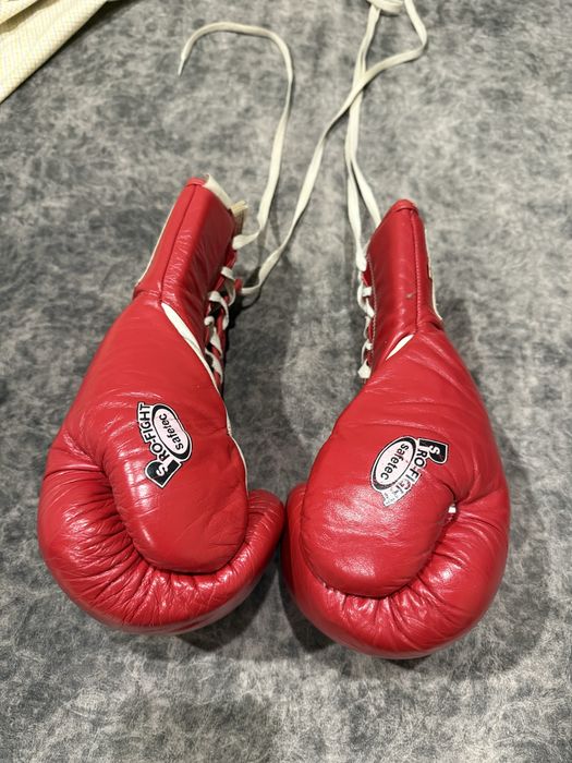 Боксерские перчаики профессиональные