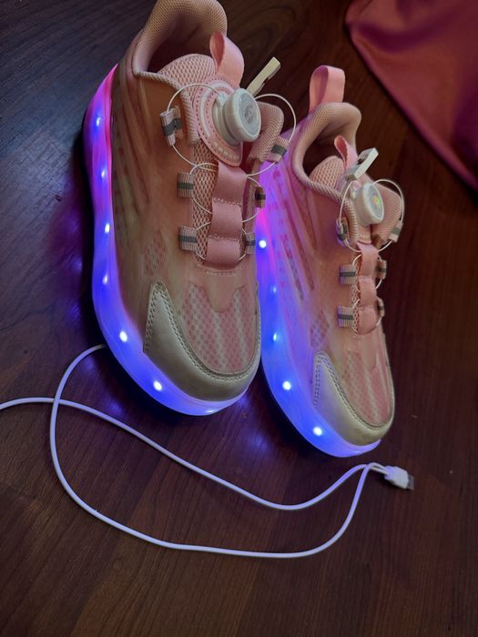 Adidasi cu role led 35