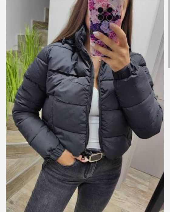 Късо черно яке с камъчета