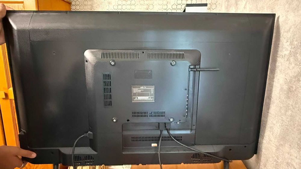 телевизор Avalon 43D7000, 109 см черный