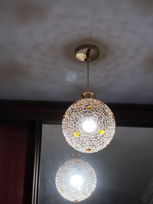 Люстры и бра разные