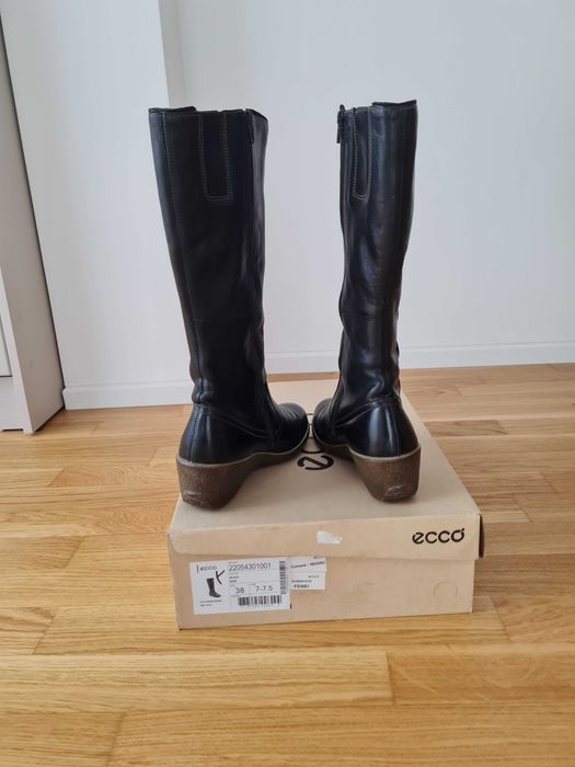 Vand 2 perechi cizme femei de la Ecco
