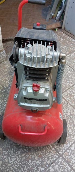 Продавам Компресор 50л