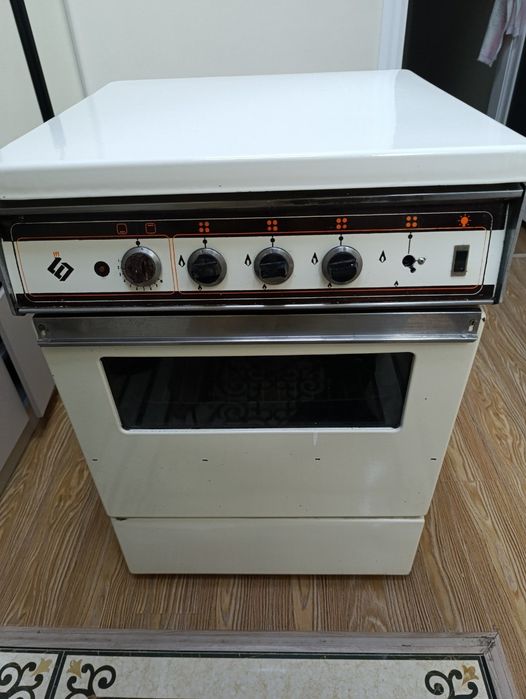 Продаётся в хорошем состоянии все в работает. Самовывоз с 4 этажа.