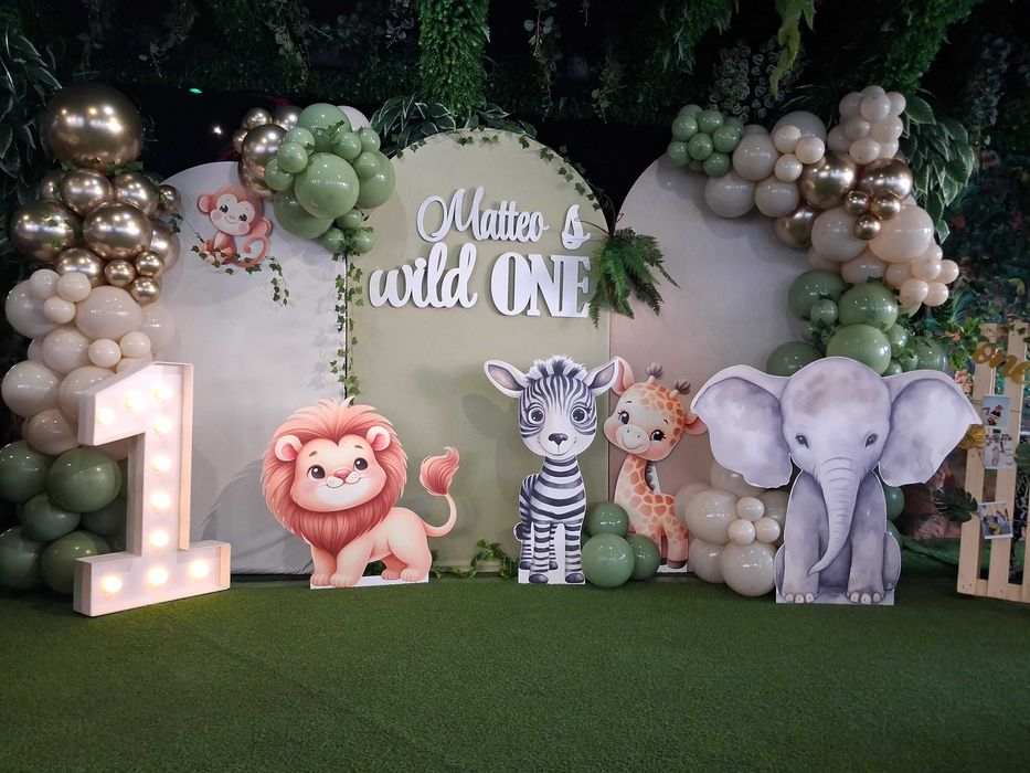 Arcada baloane botez Aranjamente flori cristelnita Aranjamente mese