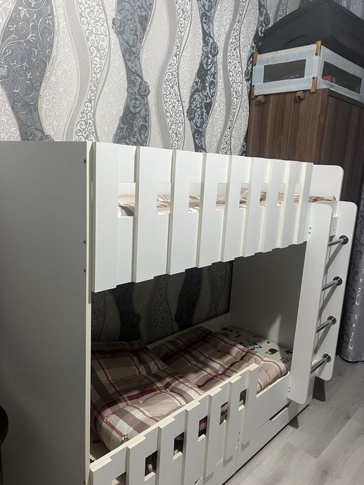 Продам б/у двухьярусная кровать