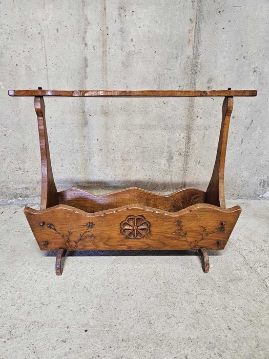 Масивна дъбова стойка с дърворезба