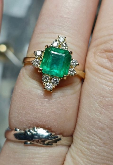 Inel aur galben 14K cu smarald natural Zambia & diamante – certificat