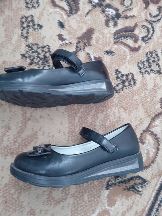 Продам детскую обувь для девочек.