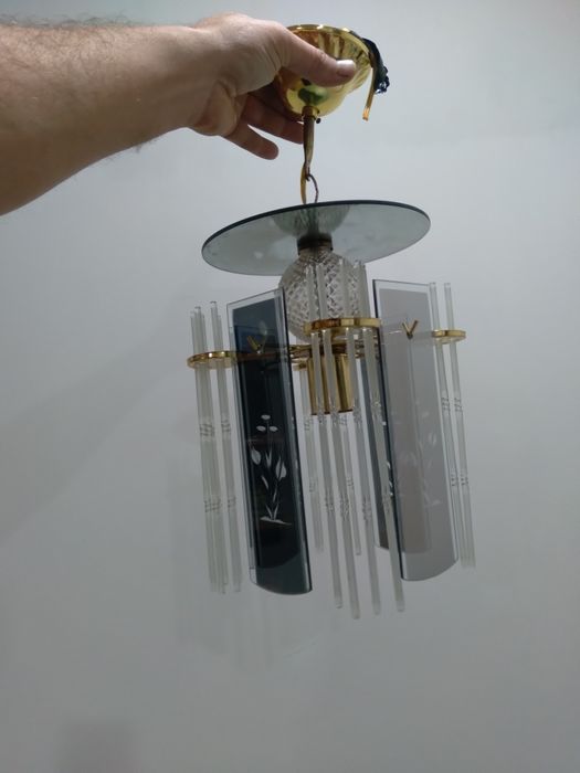 Продам хлрошую люстру