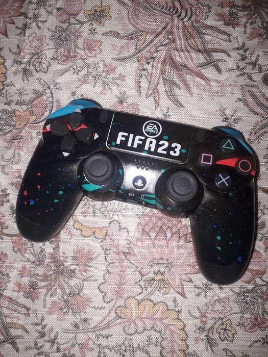 Playstation va PS4 pulti