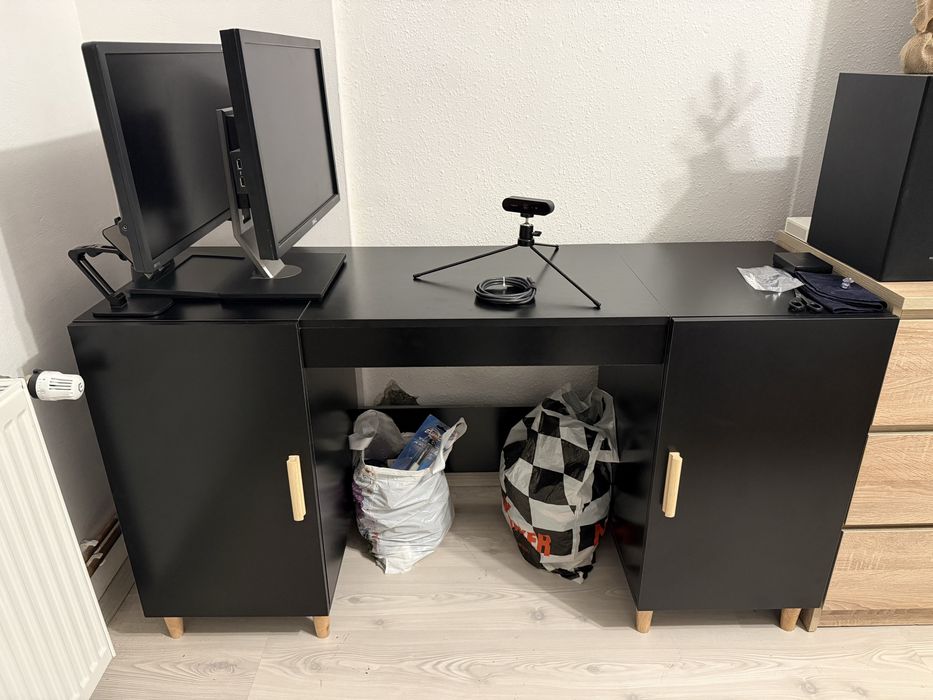 Birou foarte masiv si stabil pentru setup gaming