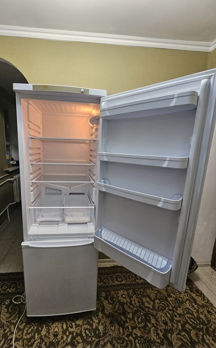 Продам морозильник Индезит