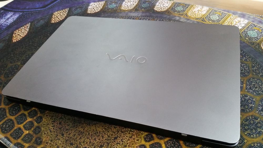 Sony Vaio Core i5 6-avlod 4/128gb alyumin korpus 1080fhd ekran