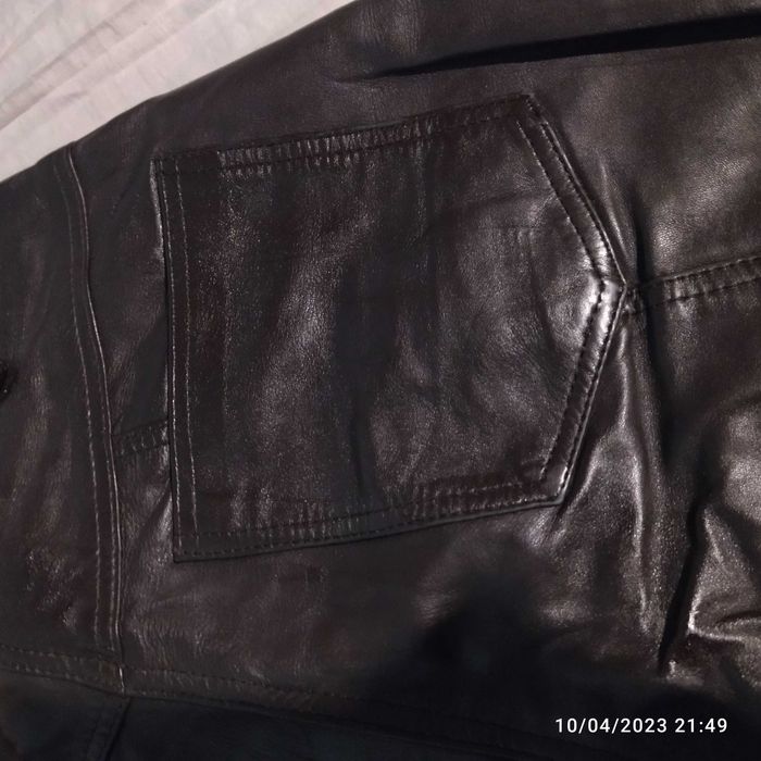 Продавам кожени  дънки-перфектни дамски