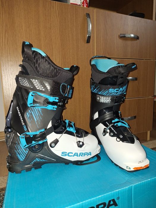 Vând clăpari tură Scarpa Maestrale RS