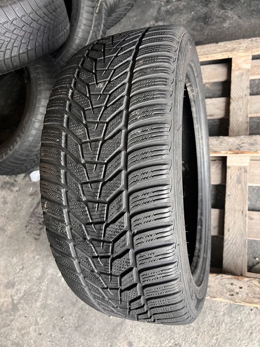 1 anvelopa iarna 235/45/18 , Hankook , DOT 2024 , 6.2 mm