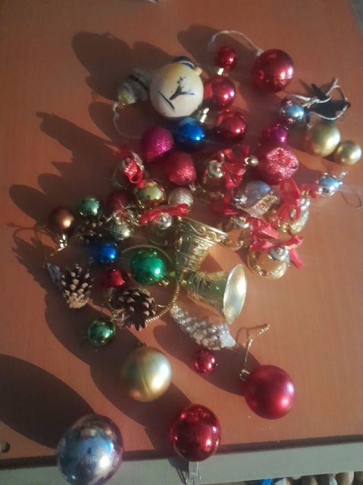 продам пушистую елку 130 см