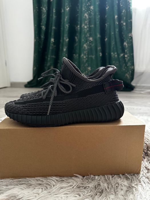 yeezy 350 black  40-45