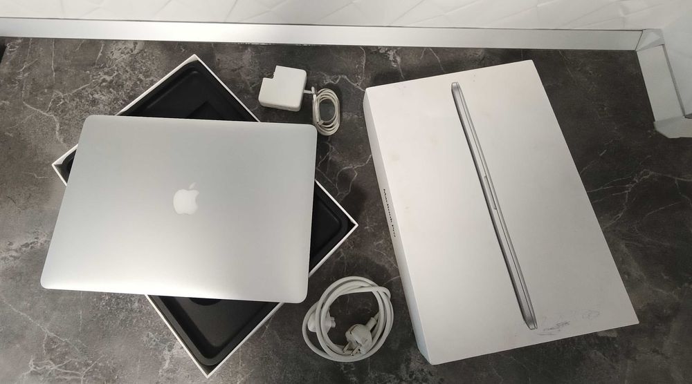 Vand Laptop MacBook Pro Retina 15.4" Mid 2012 la CUTIE