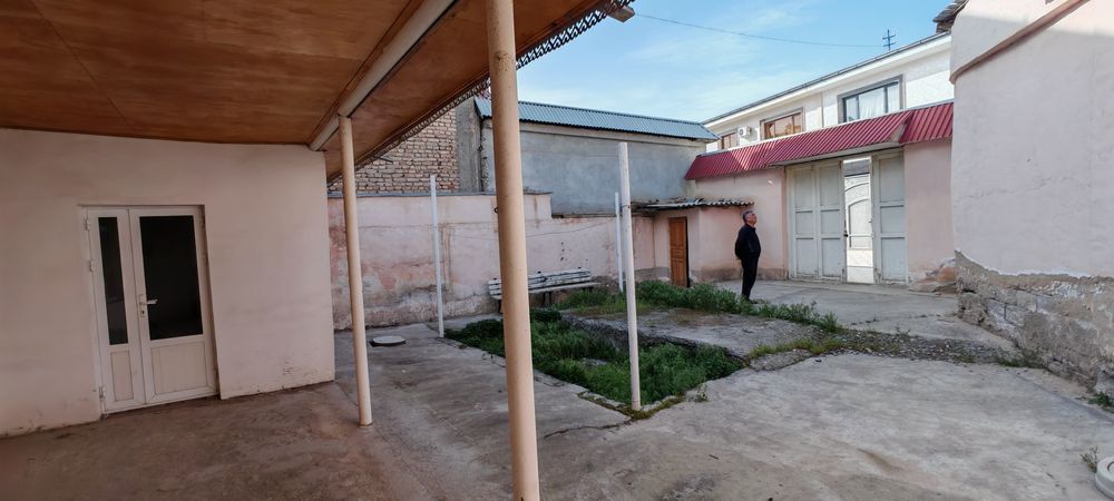 Ховли 2.5 соток, Фукаролик суди