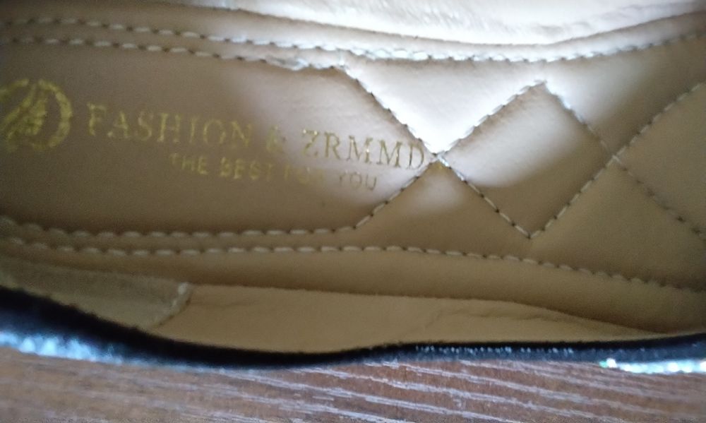 Продаю туфли нарядные новые