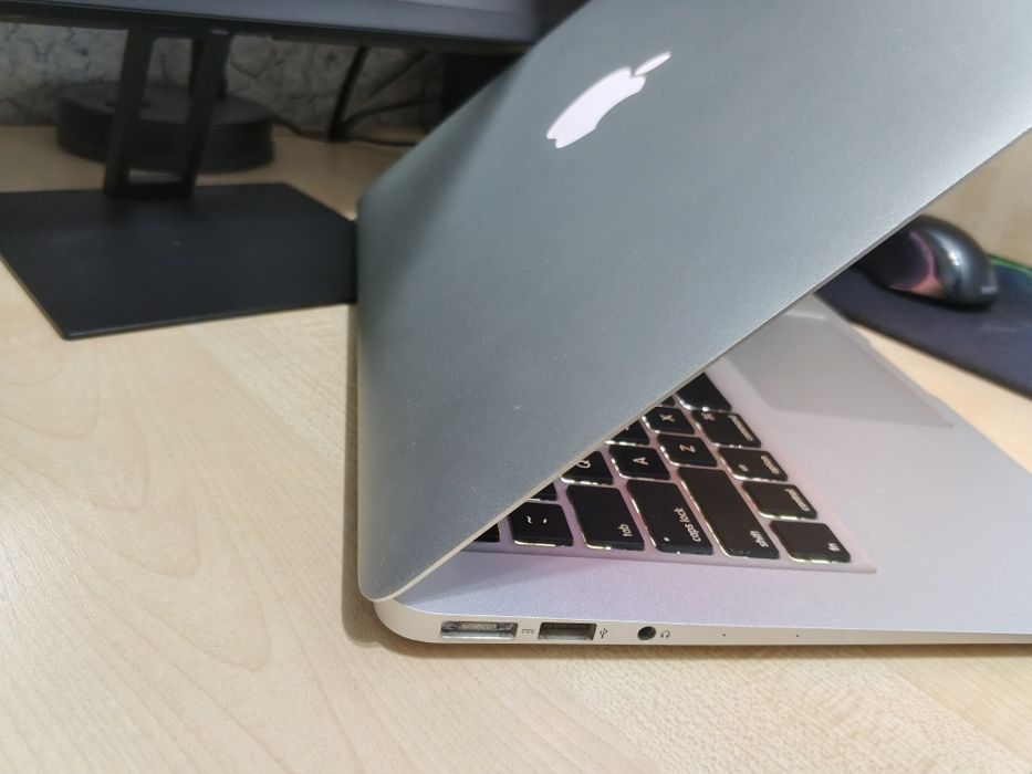 Apple MacBook Air 2015 13,3"/ CORE i5-5250U/ 4GB DDR3 / 128GB PCIe SSD