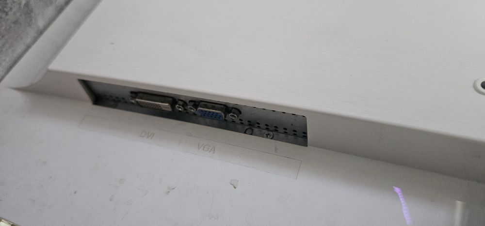 Монитор 32" изогнутый