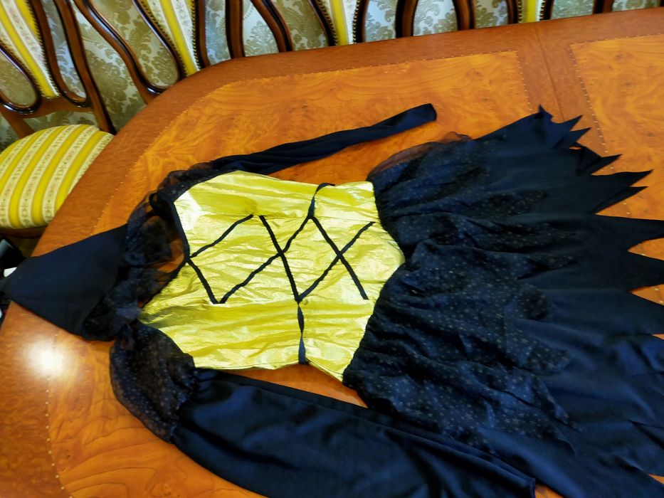 Продается платья на  новый год