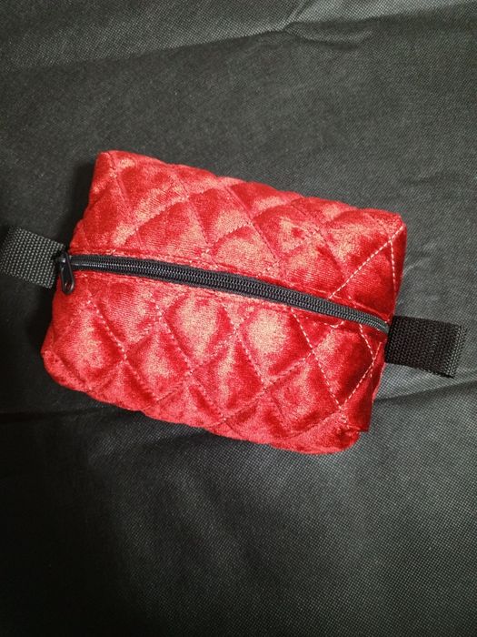 Косметички разного размера и цвета на заказ. В наличии на фото