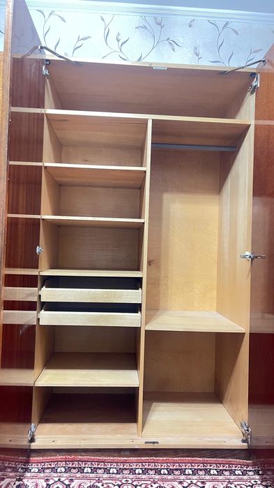 Продам спальный гарнитур